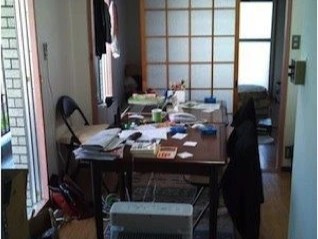 創業秘話〜魔法の机と営業部長パイプ椅子〜